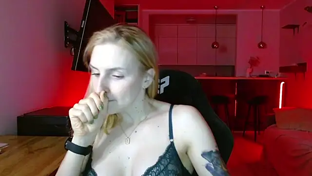 Snapshot of illusorycat chatting on 11-13-25, 06:18 illusorycat online show from 11-13-25, 06:18