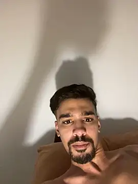 Snapshot of Hermanooooooo chatting on 12-18-24, 01:37 Hermanooooooo online show from 12-18-24, 01:37