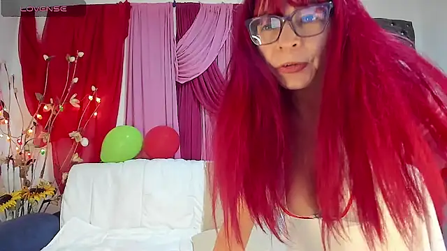 Snapshot of kimberlybirdx chatting on 12-20-25, 02:35 kimberlybirdx online show from 12-20-25, 02:35