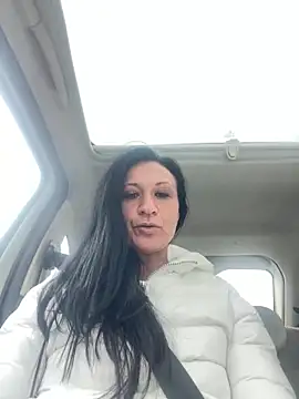 Snapshot of Luna-77 chatting on 02-19-25, 12:33 Luna-77 online show from 02-19-25, 12:33