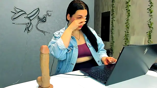 Snapshot of WorshipLilit chatting on 01-17-26, 05:16 WorshipLilit online show from 01-17-26, 05:16