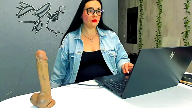 Snapshot of WorshipLilit chatting on 01-18-26, 09:18 WorshipLilit online show from 01-18-26, 09:18