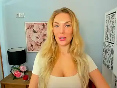 Snapshot of AulloraHoney chatting on 12-02-24, 09:35 AulloraHoney online show from 12-02-24, 09:35