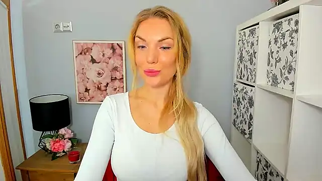 Snapshot of AulloraHoney chatting on 12-03-24, 09:22 AulloraHoney online show from 12-03-24, 09:22