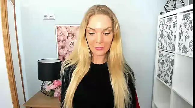 Snapshot of AulloraHoney chatting on 02-28-25, 07:46 AulloraHoney online show from 02-28-25, 07:46