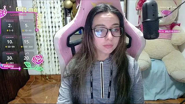 Maggie Fox3 online show from 10-10-25, 01:15