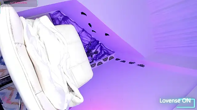 Snapshot of VictoriaVX chatting on 10-24-25, 12:01 VictoriaVX online show from 10-24-25, 12:01