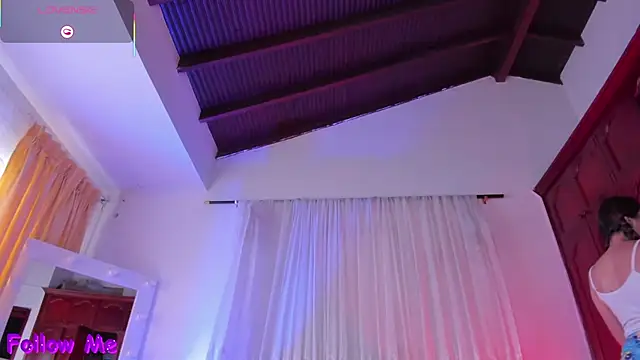 Snapshot of perla_hott1 chatting on 12-20-25, 02:35 perla hott1 online show from 12-20-25, 02:35