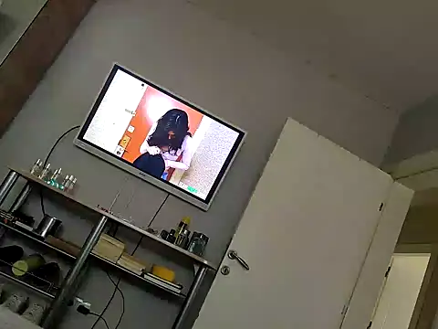 Snapshot of Consensustr chatting on 02-09-25, 12:41 Consensustr online show from 02-09-25, 12:41