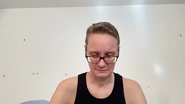 Snapshot of LeahWilde chatting on 02-05-25, 03:42 LeahWilde online show from 02-05-25, 03:42