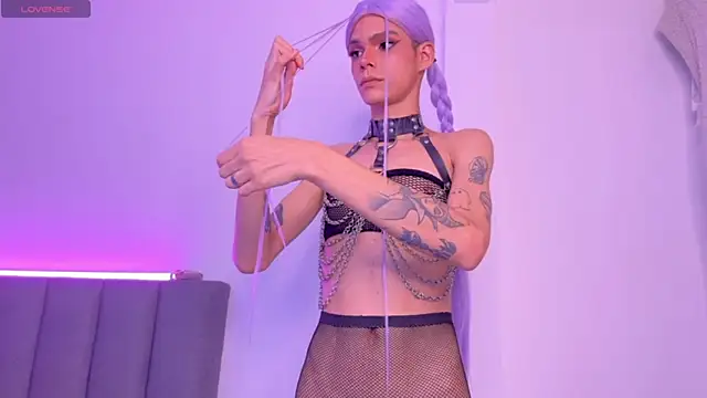 Varya Ferreira online show from 12-06-24, 01:51