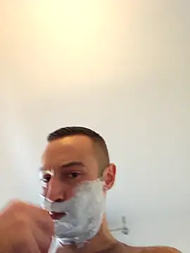 Snapshot of enricso chatting on 10-10-25, 07:51 enricso online show from 10-10-25, 07:51