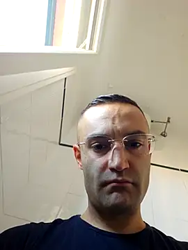 Snapshot of enricso chatting on 10-13-25, 08:25 enricso online show from 10-13-25, 08:25