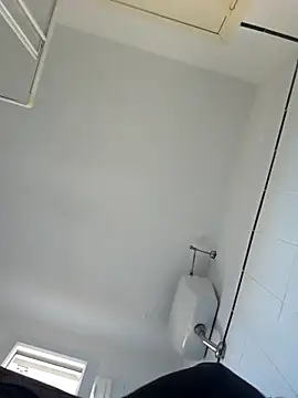 Snapshot of enricso chatting on 10-26-25, 12:00 enricso online show from 10-26-25, 12:00