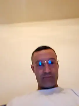 Snapshot of enricso chatting on 04-09-26, 12:54 enricso online show from 04-09-26, 12:54