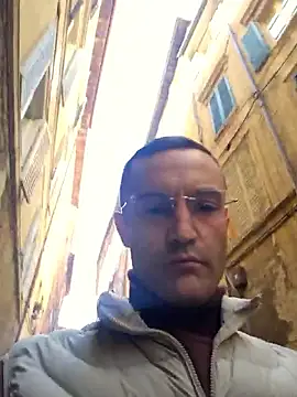 Snapshot of enricso chatting on 04-10-26, 12:43 enricso online show from 04-10-26, 12:43