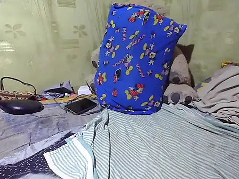 Snapshot of Alora-shine chatting on 02-04-25, 02:39 Alora-shine online show from 02-04-25, 02:39