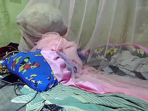 Snapshot of Alora-shine chatting on 03-01-25, 11:17 Alora-shine online show from 03-01-25, 11:17