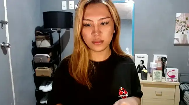 Snapshot of luxxy_grand chatting on 01-12-25, 09:19 luxxy grand online show from 01-12-25, 09:19