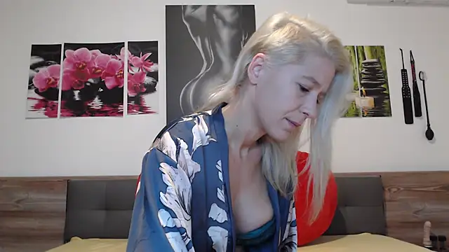 Naschkatze01 online show from 11-17-25, 07:25