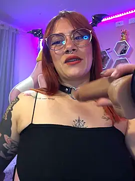 Luna Paris  online show from 02-28-25, 12:10