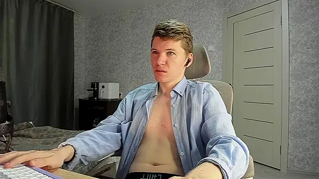 Snapshot of Bananas_dick chatting on 06-19-26, 09:57 Bananas dick online show from 06-19-26, 09:57
