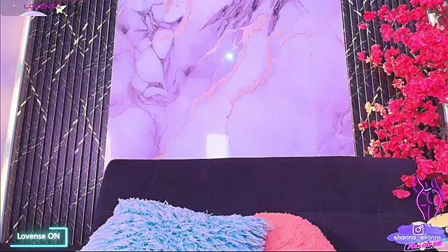 Hanna Evaanss online show from 04-28-26, 08:14