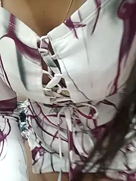 Snapshot of Beautiful_xxo chatting on 02-12-26, 04:35 Beautiful xxo online show from 02-12-26, 04:35