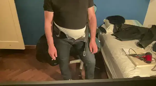 Snapshot of Fabrissi chatting on 12-12-24, 01:10 Fabrissi online show from 12-12-24, 01:10