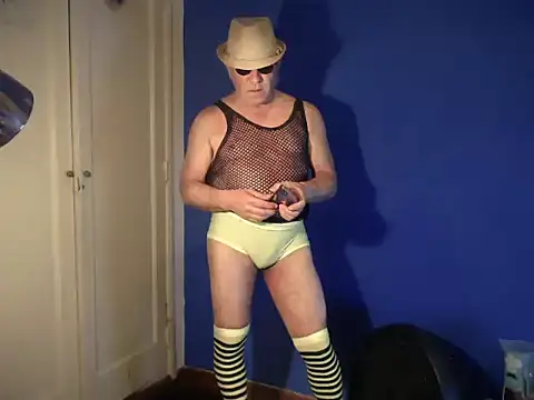 Snapshot of Fabrissi chatting on 11-20-25, 03:56 Fabrissi online show from 11-20-25, 03:56