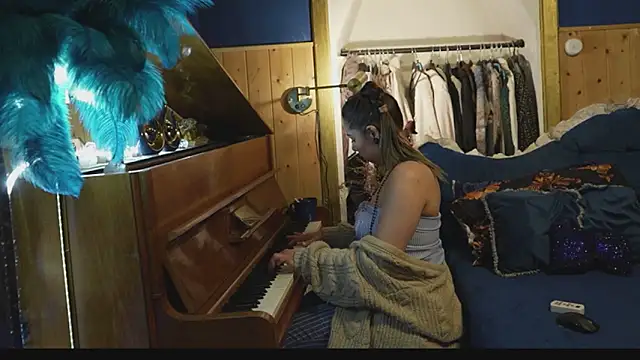 VanessaDoyle online show from 04-28-26, 04:56