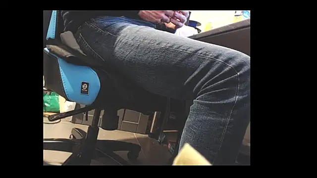 Snapshot of louh261 chatting on 03-14-26, 05:18 louh261 online show from 03-14-26, 05:18