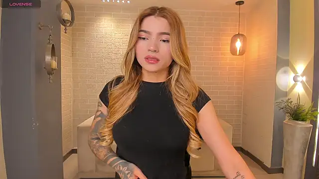 Snapshot of LexieWayne chatting on 02-21-26, 12:17 LexieWayne online show from 02-21-26, 12:17