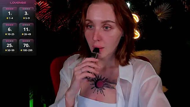 Snapshot of LianaFord chatting on 05-19-26, 05:52 LianaFord online show from 05-19-26, 05:52