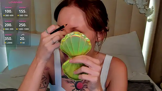 Snapshot of LianaFord chatting on 05-22-26, 04:30 LianaFord online show from 05-22-26, 04:30
