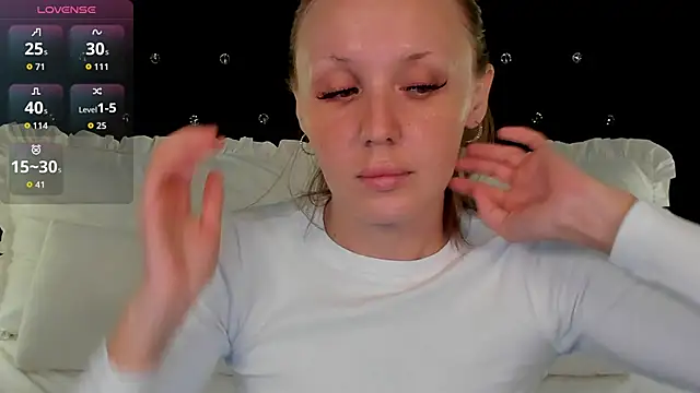 Snapshot of LianaFord chatting on 05-29-26, 05:05 LianaFord online show from 05-29-26, 05:05