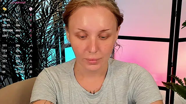 Snapshot of LianaFord chatting on 07-18-26, 05:11 LianaFord online show from 07-18-26, 05:11