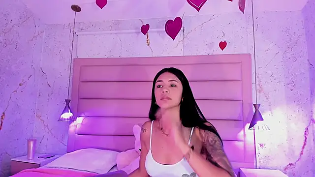 Snapshot of AntonellaRossi chatting on 02-19-25, 07:48 AntonellaRossi online show from 02-19-25, 07:48