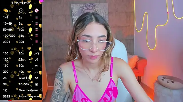 Snapshot of barbie_scoth_ chatting on 01-22-25, 07:45 barbie scoth online show from 01-22-25, 07:45