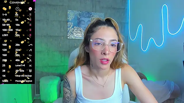 Snapshot of barbie_scoth_ chatting on 03-18-25, 10:15 barbie scoth online show from 03-18-25, 10:15