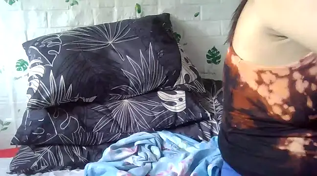 Snapshot of Silly_Girl21 chatting on 03-17-25, 01:03 Silly Girl21 online show from 03-17-25, 01:03