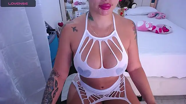 Snapshot of sara__stone1 chatting on 02-03-25, 12:25 sara stone1 online show from 02-03-25, 12:25