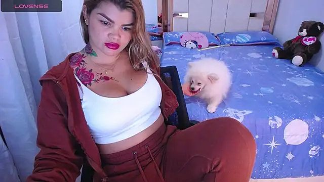 Snapshot of sara__stone1 chatting on 03-18-25, 01:43 sara stone1 online show from 03-18-25, 01:43