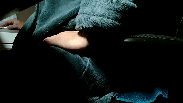Snapshot of suedel65 chatting on 10-20-25, 03:51 suedel65 online show from 10-20-25, 03:51