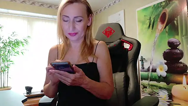 Snapshot of HotLana69 chatting on 09-30-25, 08:30 HotLana69 online show from 09-30-25, 08:30