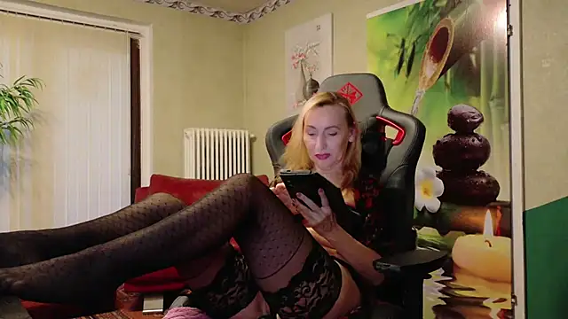 Snapshot of HotLana69 chatting on 10-19-25, 04:18 HotLana69 online show from 10-19-25, 04:18