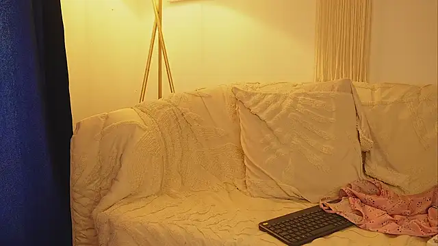 Snapshot of bunnycuteshy chatting on 11-20-25, 12:49 bunnycuteshy online show from 11-20-25, 12:49