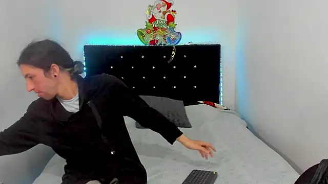 Snapshot of shelby__hotshoww chatting on 12-18-24, 01:15 shelby hotshoww online show from 12-18-24, 01:15