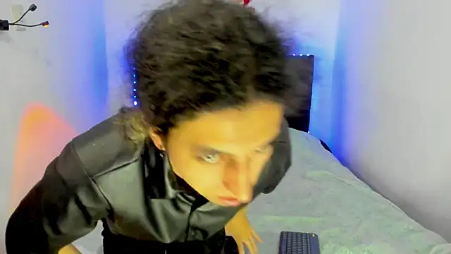 Snapshot of shelby__hotshoww chatting on 12-27-24, 11:39 shelby hotshoww online show from 12-27-24, 11:39