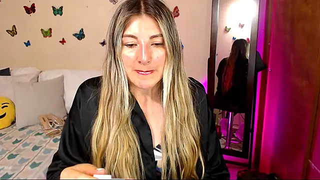 Snapshot of Jolie-Mature chatting on 01-14-26, 11:42 Jolie-Mature online show from 01-14-26, 11:42